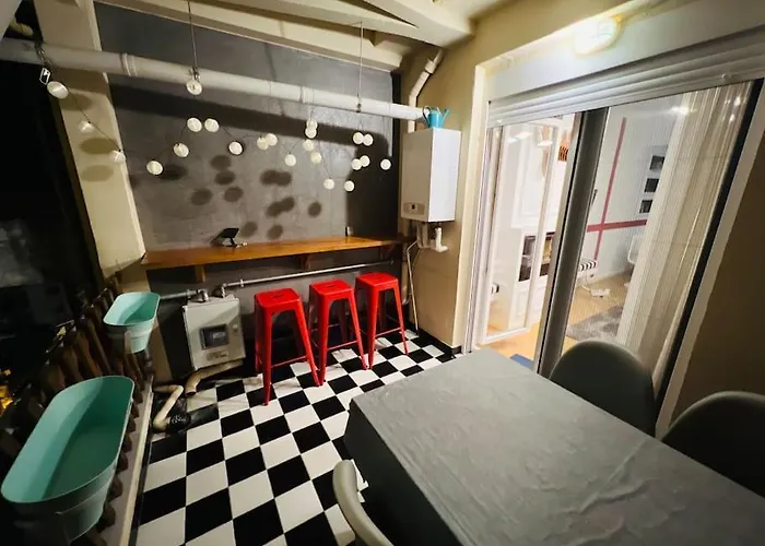 Redstripes Apartment